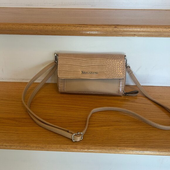 Enzo Angiolini Faux Leather Croc Print Crossbody Wallet Purse VERY GOOD CONDITI - Picture 1 of 12